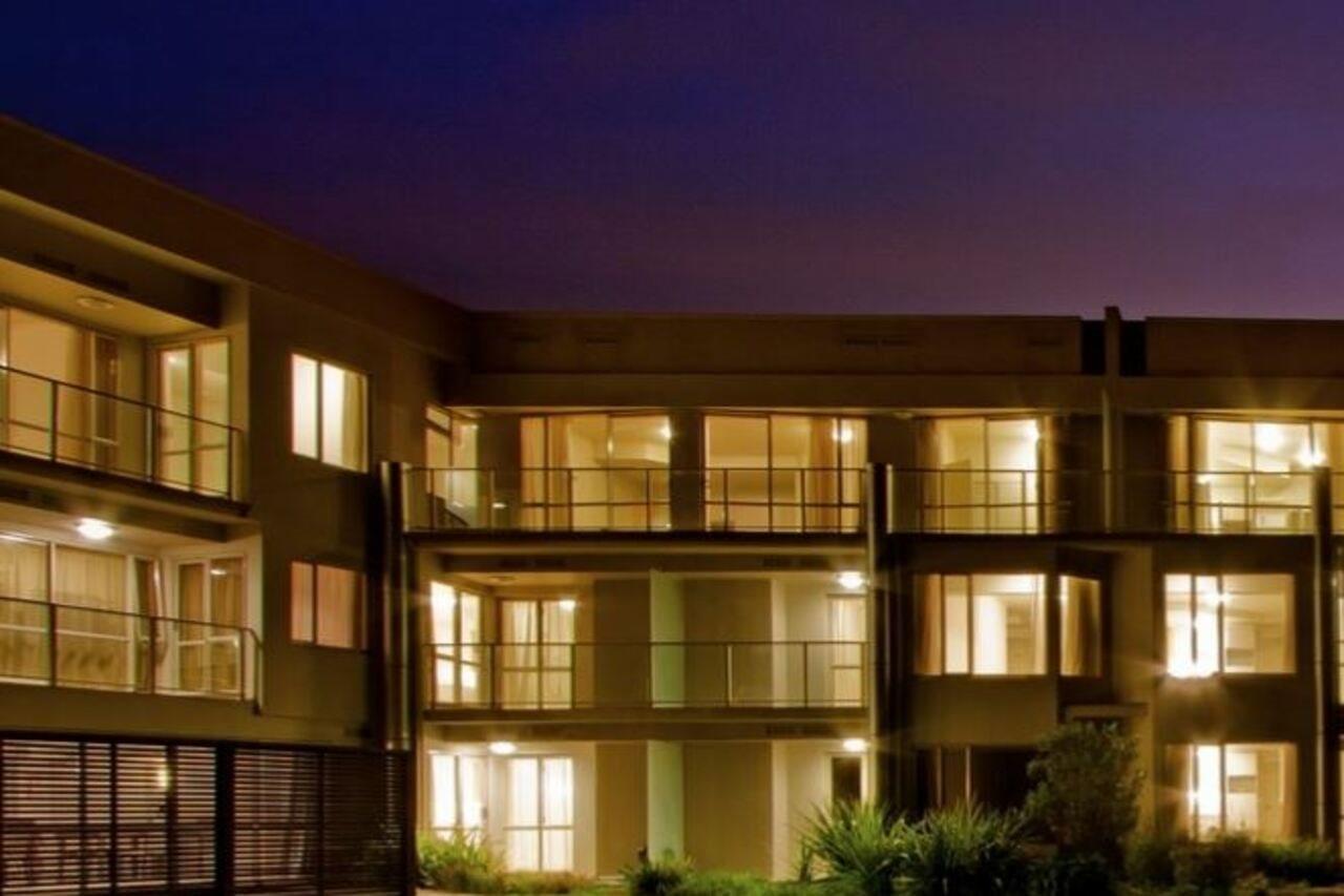 Vr Takapuna Auckland Exterior foto The Village at night